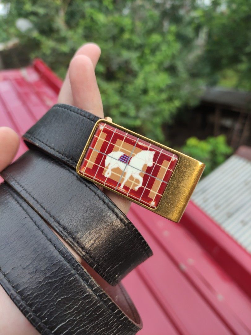 Authentic Hermes Horse buckle leather belt (Category: Luxury Accessories) located in Manila. Submitted by maxxxxxxxxxxxx (Listing ID 1325731154, Image 2). Description: for sale vintage Hermes belt auth buckle and belt leather is old and crispy but can be replaced buckle is nice vintage model.