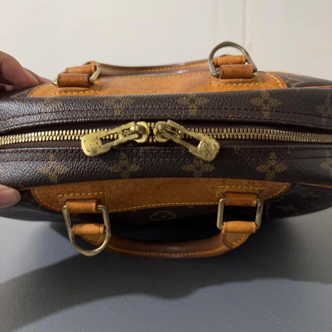Authentic LV Trouville Bag (Category: Luxury Bags & Wallets) located in Quezon City. Submitted by jhaediah (Listing ID 1325624540, Image 3). Description: Bag only Original 100% still negotiable for surebuyer.