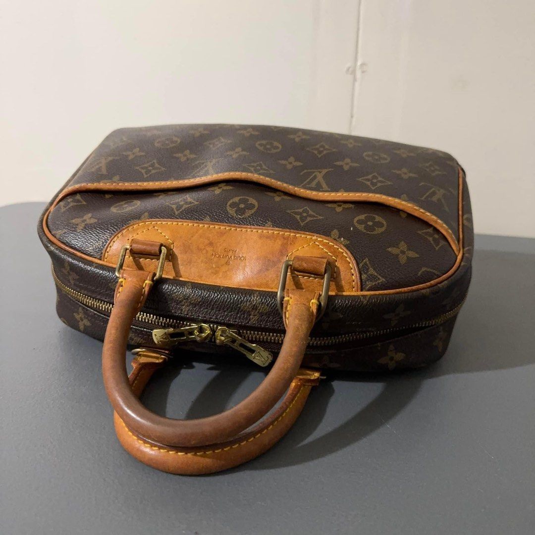 Authentic LV Trouville Bag (Category: Luxury Bags & Wallets) located in Quezon City. Submitted by jhaediah (Listing ID 1325624540, Image 2). Description: Bag only Original 100% still negotiable for surebuyer.
