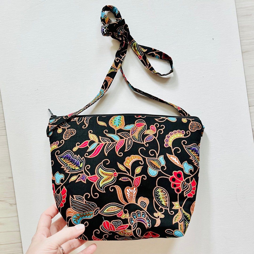 Sling bag batik top