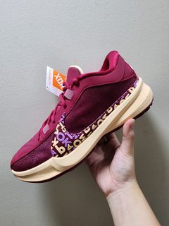 (Category: ) located in . Submitted by shiny_authentic_kickz (Listing ID 1325760080, Image 1). Description: .