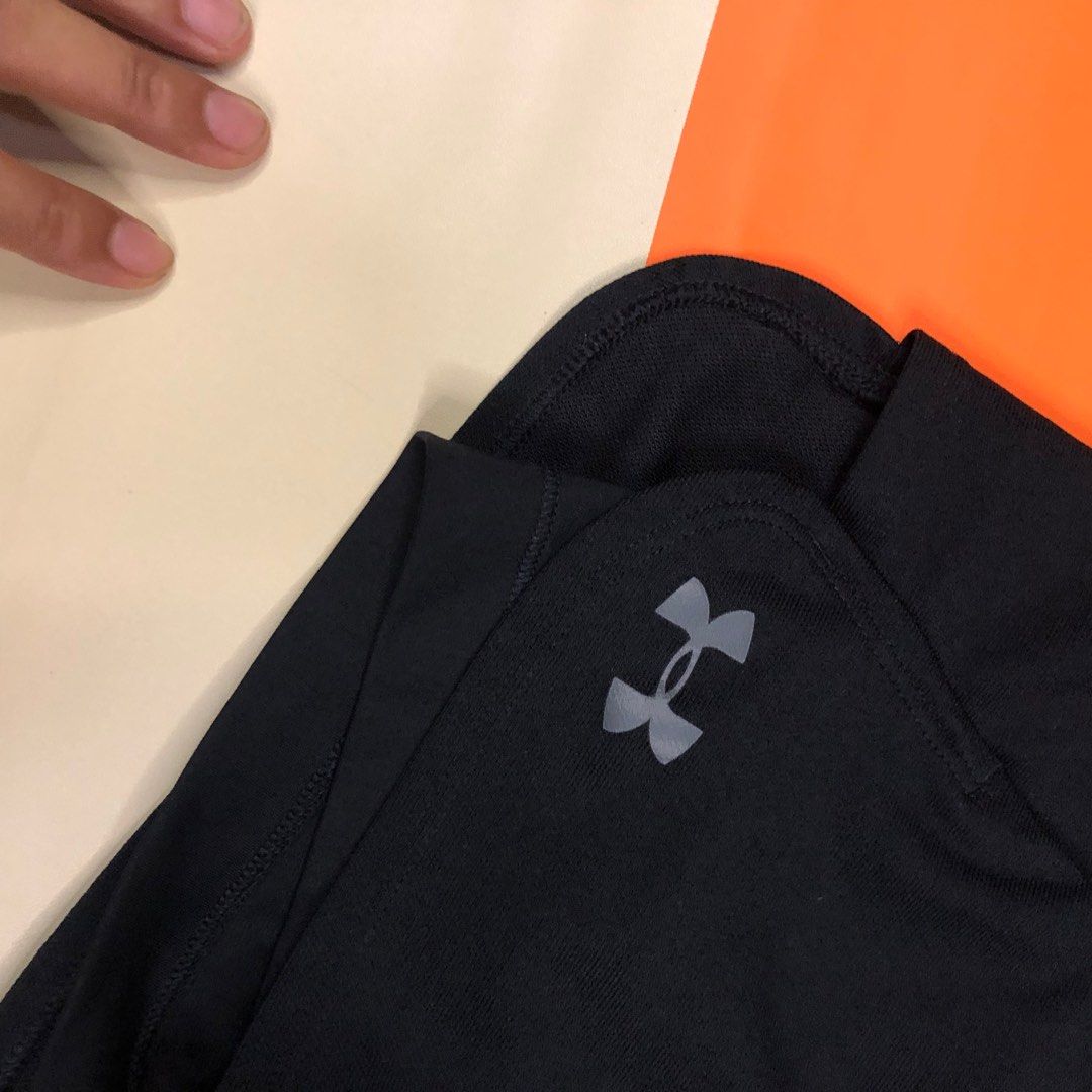 CELANA PENDEK UNDER ARMOUR, Fesyen Wanita, Pakaian Wanita, Bawahan di