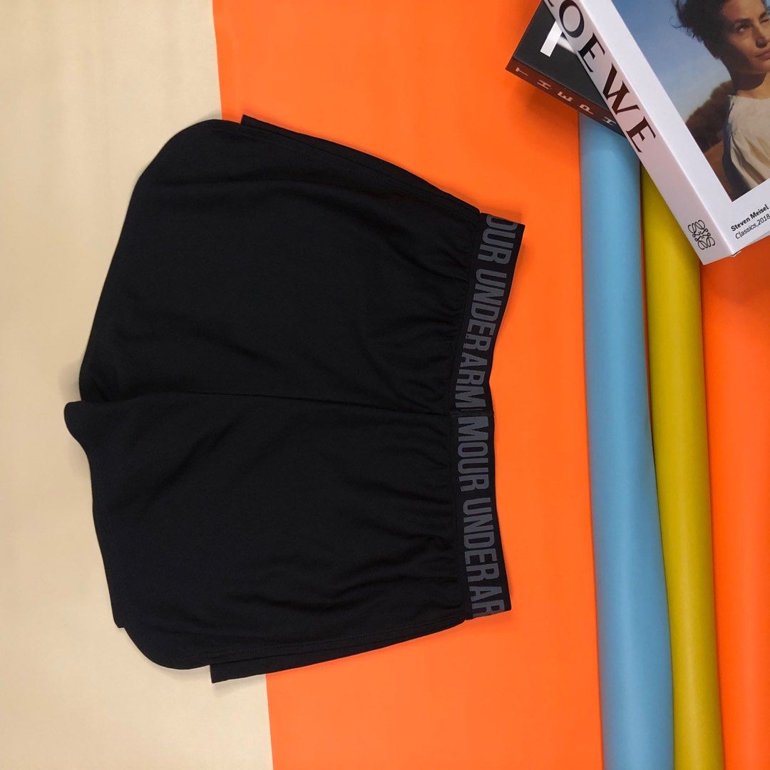 CELANA PENDEK UNDER ARMOUR, Fesyen Wanita, Pakaian Wanita, Bawahan di