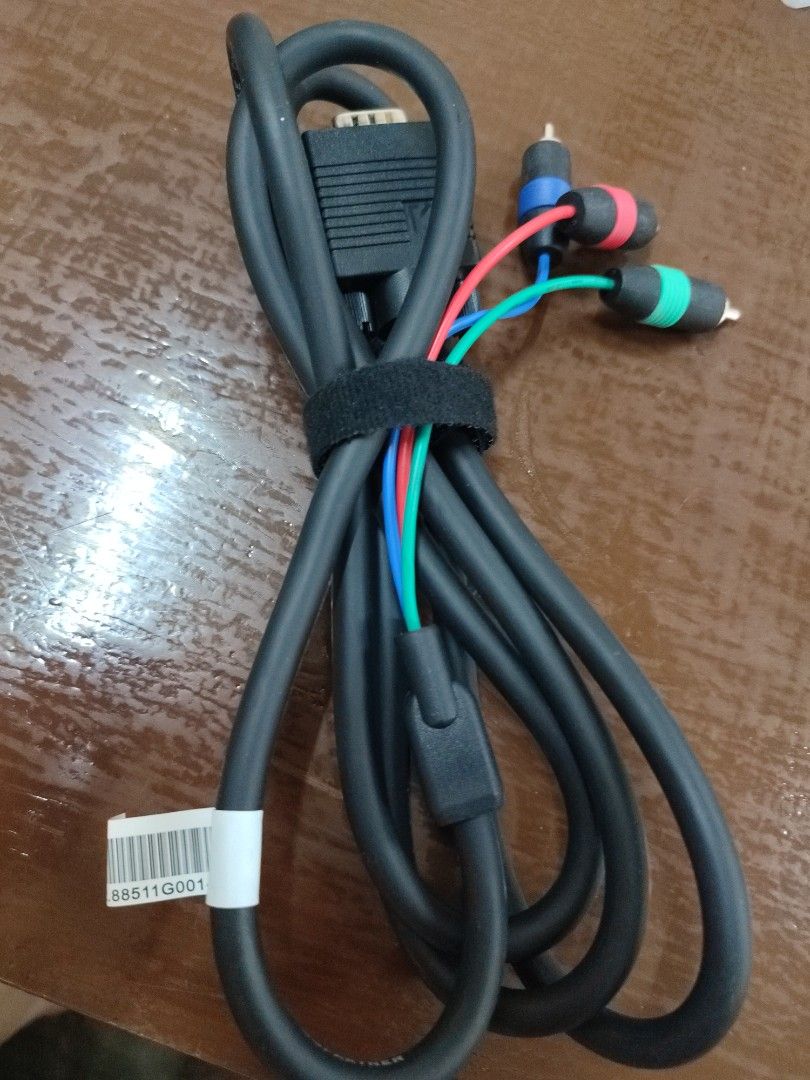 Computer Cable (Category: Cables & Adaptors) located in Kajang. Submitted by tank1313 (Listing ID 1325639187, Image 2). Description: For Pc to projector cable.
