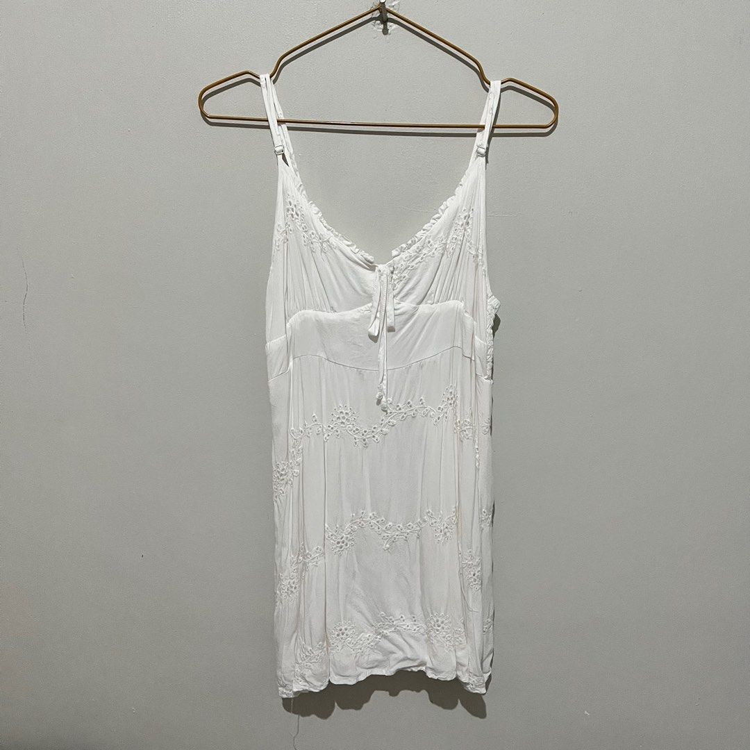 Cotton On White Dainty Mini Dress (Category: Dresses) located in Manila. Submitted by 2jmails (Listing ID 1325755600, Image 1). Description: barely used small-medium .