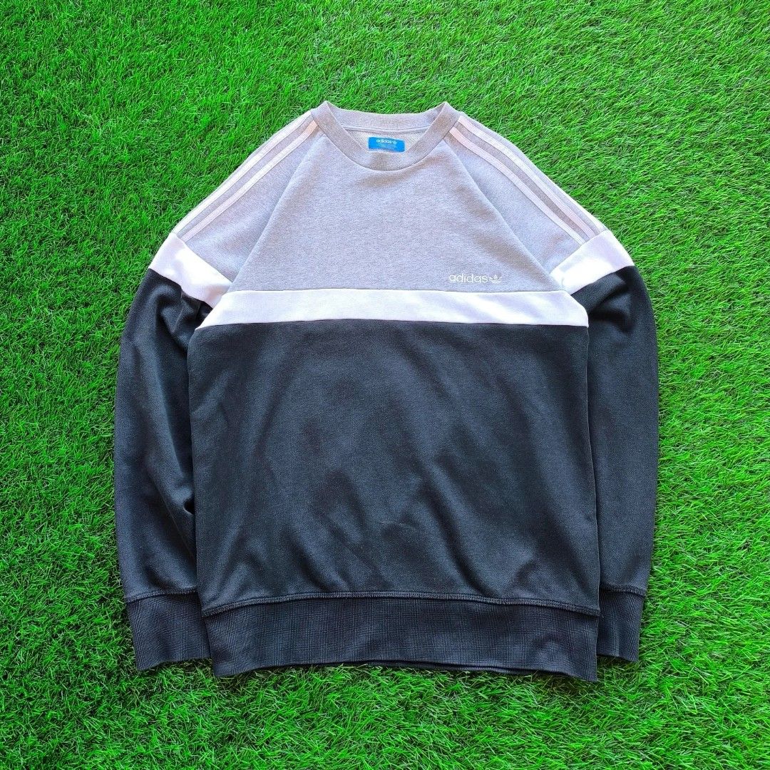 Crewneck Adidas, Fesyen Pria, Pakaian Atasan di Carousell