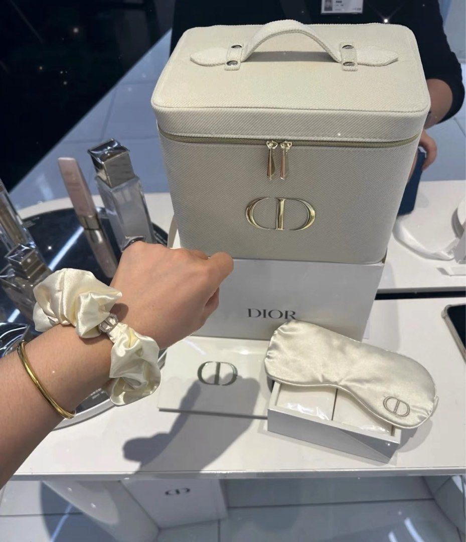 Dior Beauté VIP Satin Scrunchie – Boutique Exclusive Gift  display picture 3