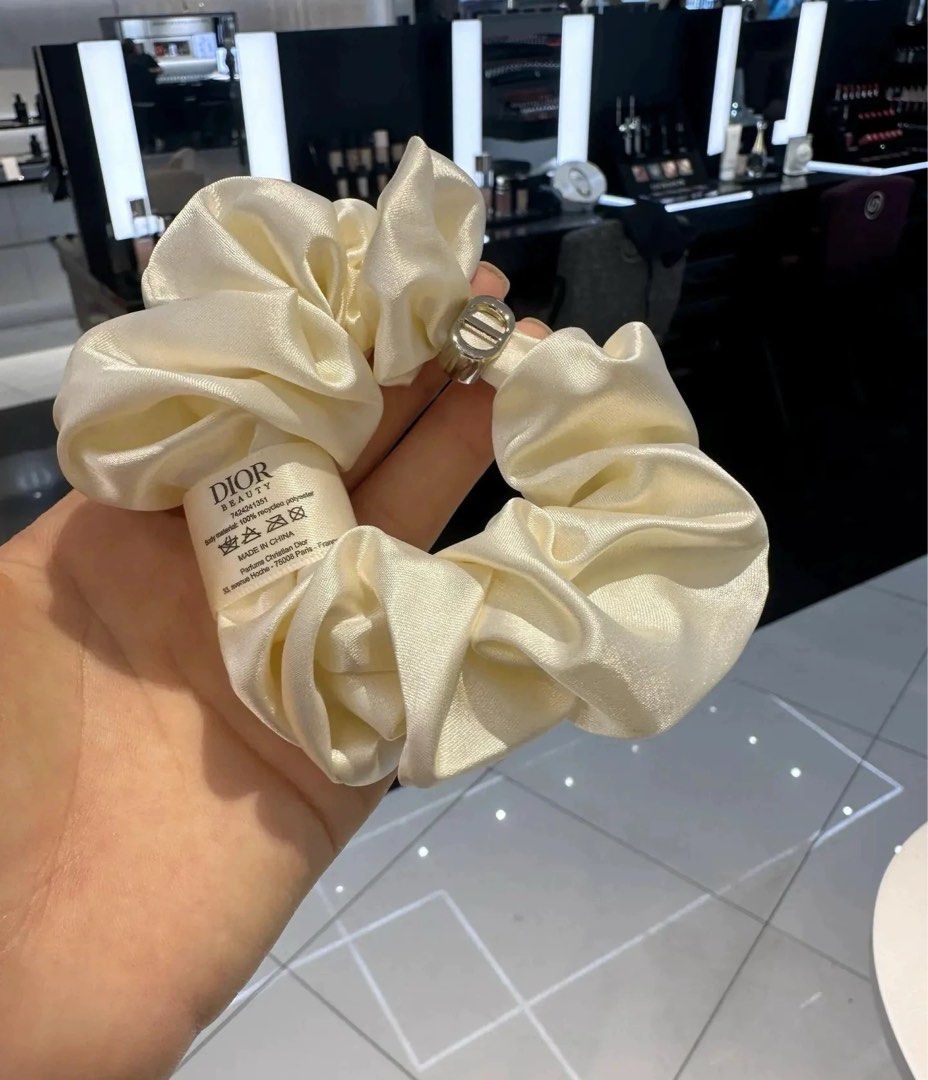 Dior Beauté VIP Satin Scrunchie – Boutique Exclusive Gift  display picture 3