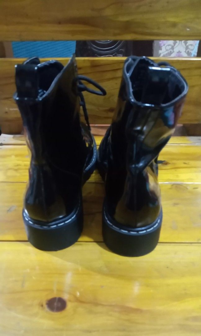 Divided H&M Boots / Combat shoes (Category: Boots) located in San Mateo. Submitted by waynetek14 (Listing ID 1325656837, Image 3). Description: Divided | H&M size: US 7 / EU 38 payment: gcash shipping: lalamove / LBC.