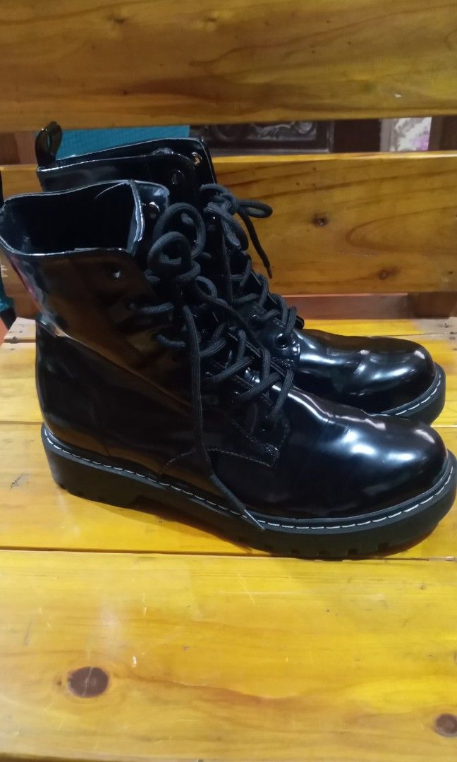 Divided H&M Boots / Combat shoes (Category: Boots) located in San Mateo. Submitted by waynetek14 (Listing ID 1325656837, Image 1). Description: Divided | H&M size: US 7 / EU 38 payment: gcash shipping: lalamove / LBC.