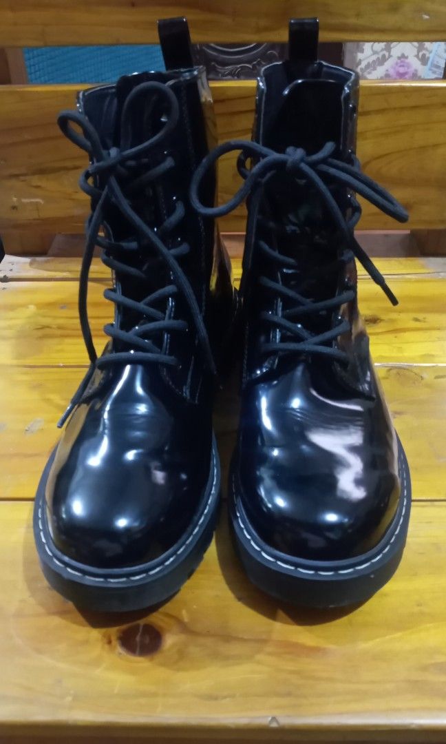 Divided H&M Boots / Combat shoes (Category: Boots) located in San Mateo. Submitted by waynetek14 (Listing ID 1325656837, Image 2). Description: Divided | H&M size: US 7 / EU 38 payment: gcash shipping: lalamove / LBC.