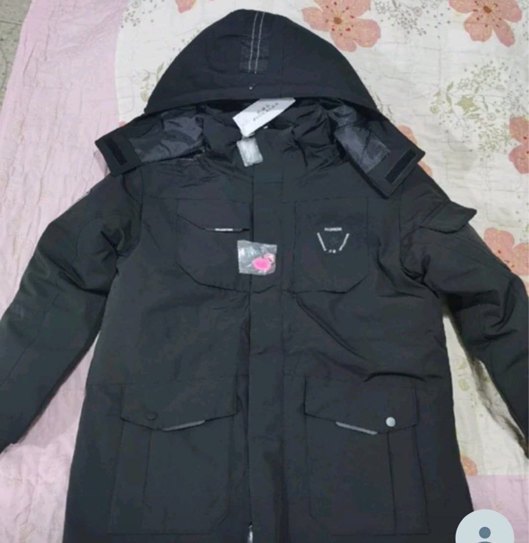 Down Jacket (Category: Coats, Jackets and Outerwear) located in Singapore. Submitted by son5son (Listing ID 1325714941, Image 3). Description: If you’re interested please contact 9106 9780.