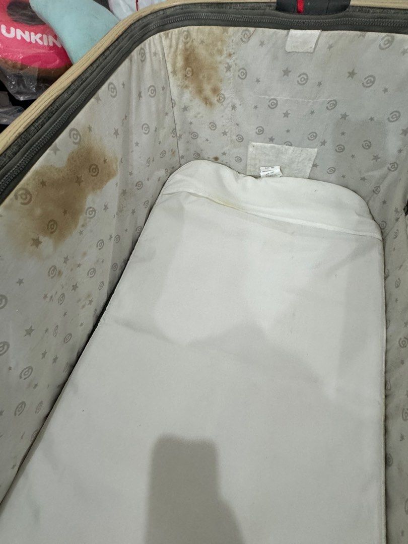 ELITTILE Bassinet Crib (Category: Cots & Cribs) located in Rizal. Submitted by mlavelle (Listing ID 1325651250, Image 2). Description: Stained because it was stored for a long time (washable) With free mattress Adjustable height Can be swing Has storage below.