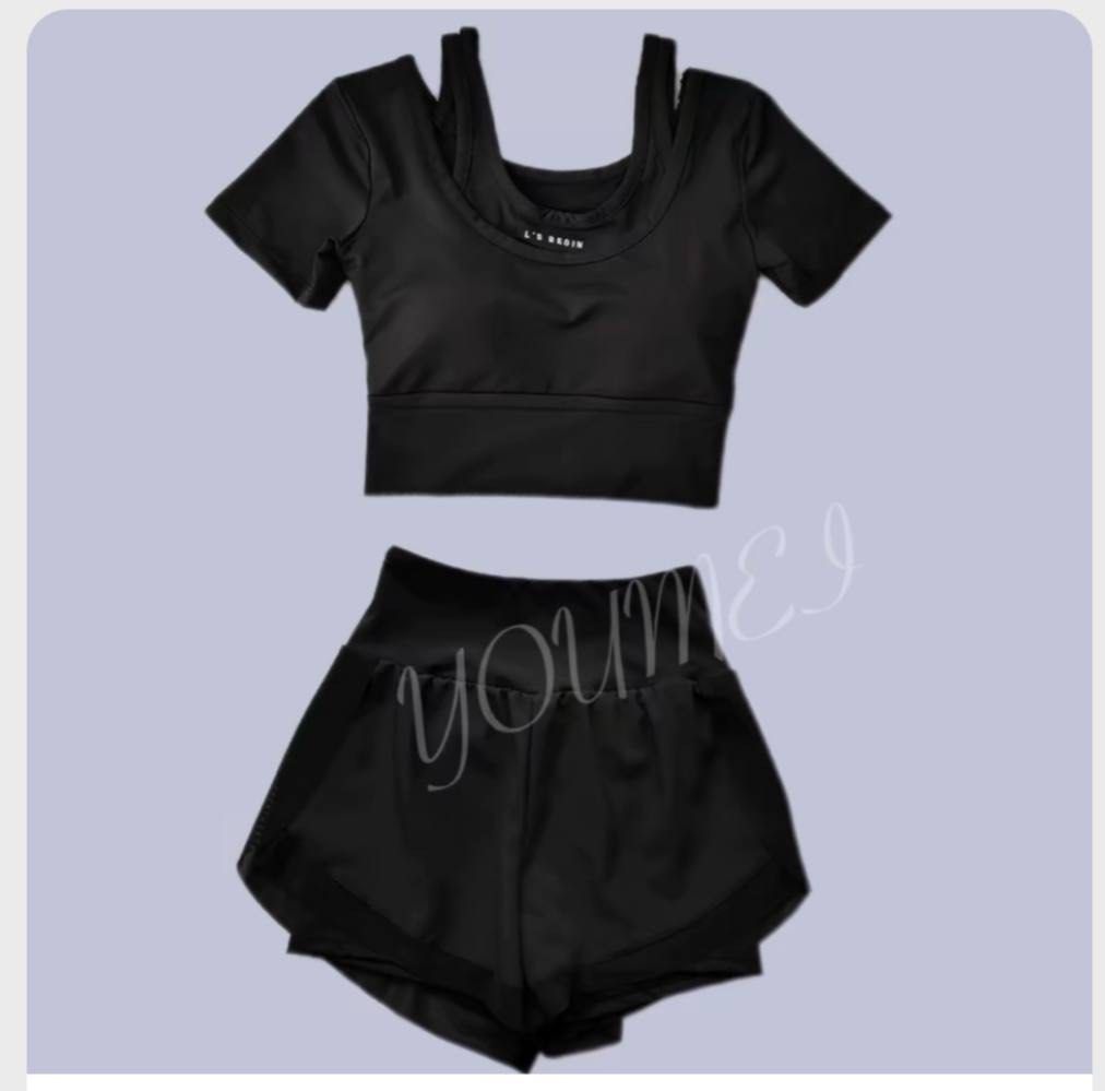Exercise set (Category: Activewear) located in Singapore. Submitted by chocolateten (Listing ID 1325794230, Image 1). Description: .