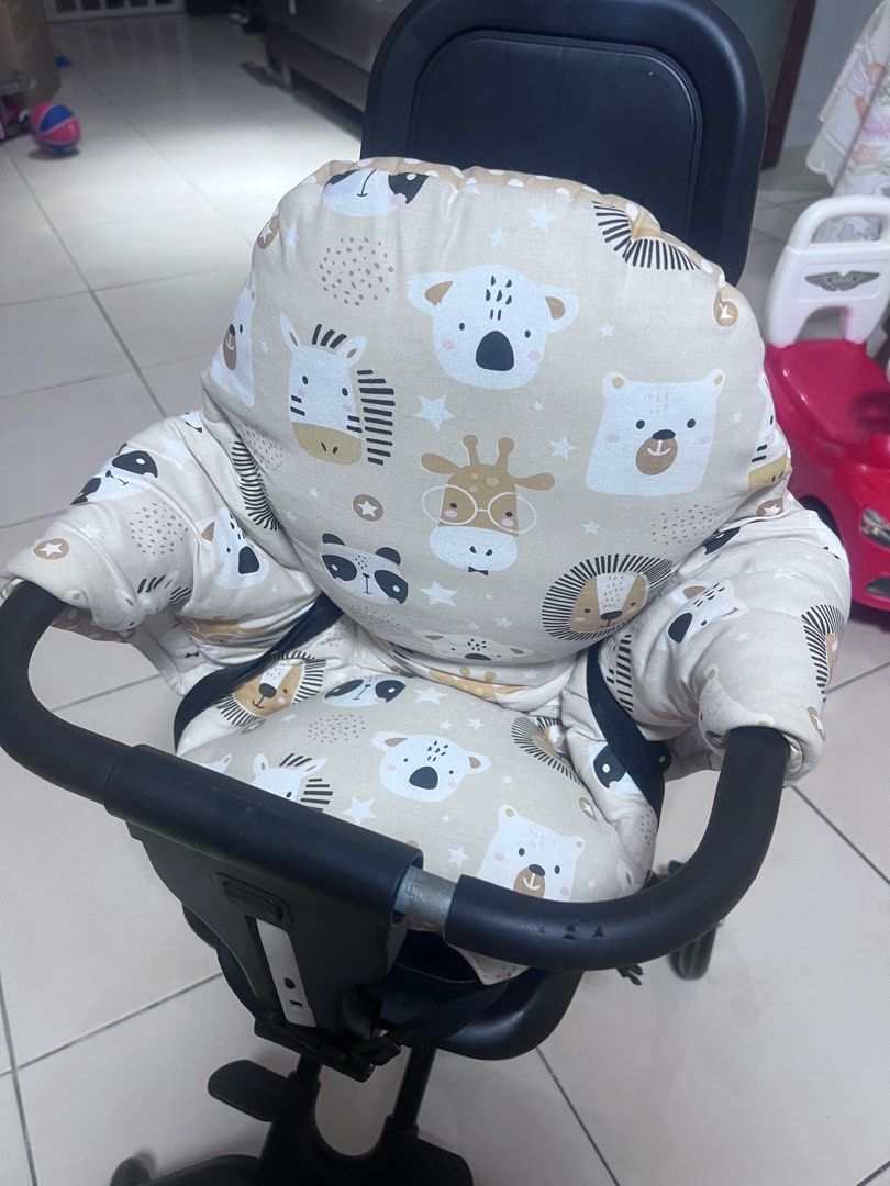 Folder compact stroller (Category: Strollers) located in Singapore. Submitted by dabit (Listing ID 1325765593, Image 1). Description: My son too big to fit when I bought this. I bought the seat padding separately. .