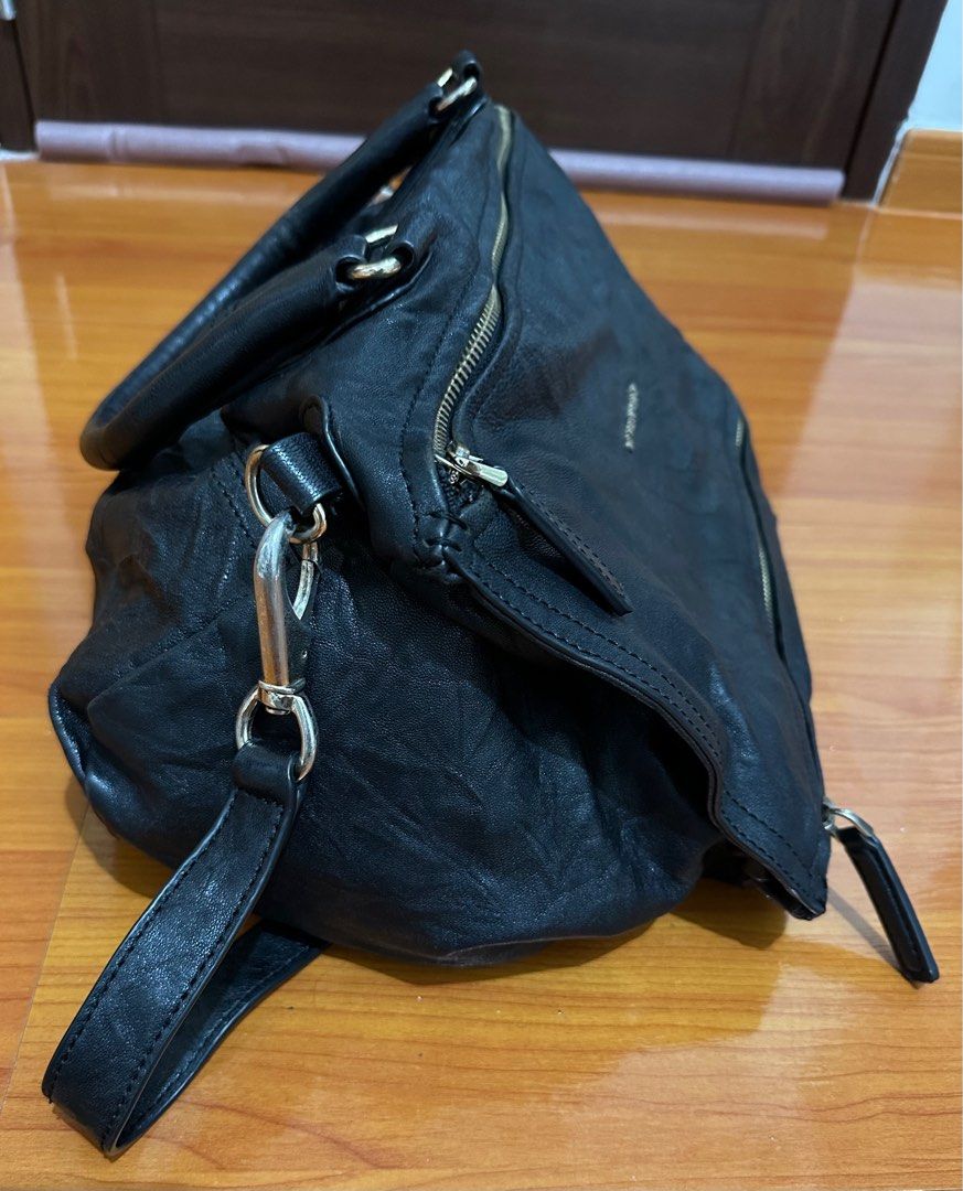 Givency Bag (Category: Luxury Bags & Wallets) located in Makati City. Submitted by sheeca (Listing ID 1325647035, Image 2). Description: Givency bag Used and with some flaws. Selling it because I need to declutter and Im also not using it any longer..