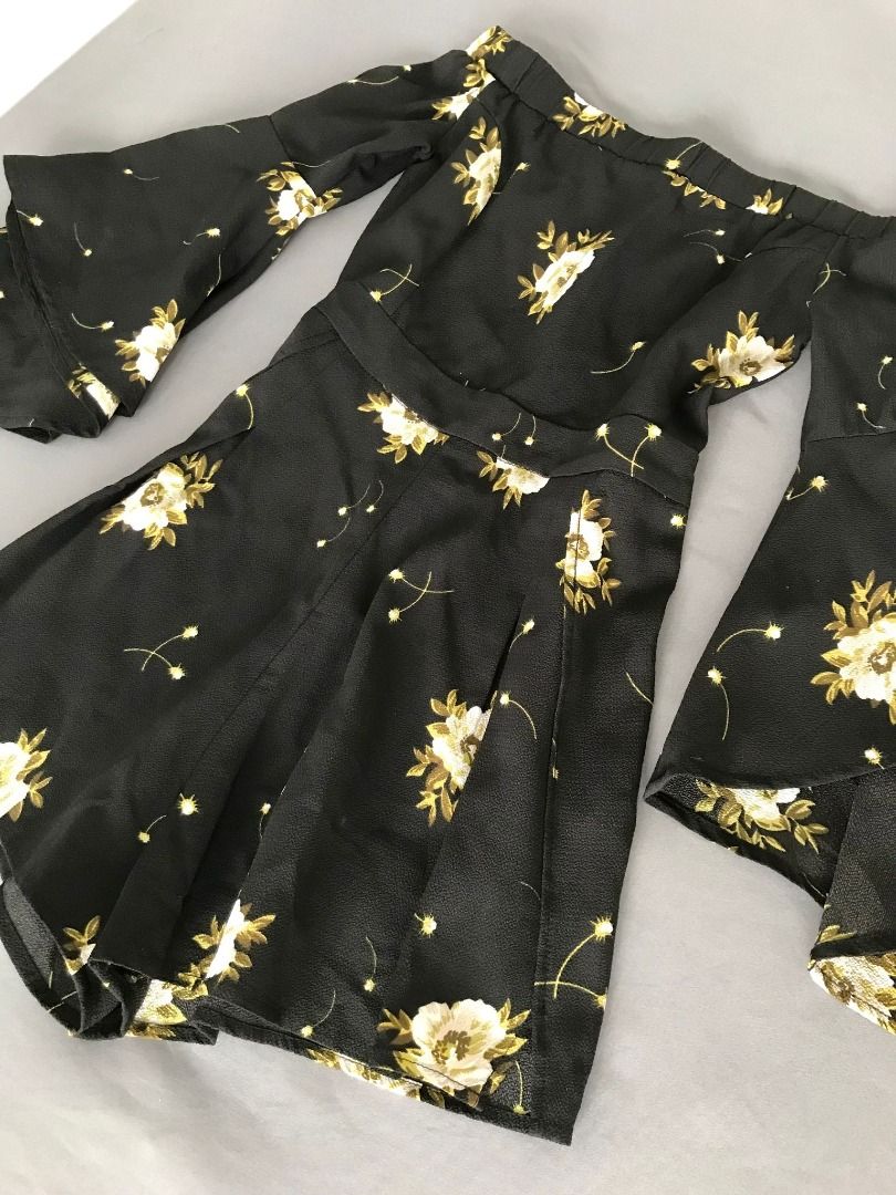 HQ Off shoulder Floral Romper (Category: Rompers) located in Lopez. Submitted by faireeph (Listing ID 1325727299, Image 3). Description: 💌PRELOVED💌 ₱100 HQ Off shoulder Floral Romper Worn once Color: Floral Black Size: XS-Small 📌 MOP gcash. The first payer will get the item Shipping thru J&T .