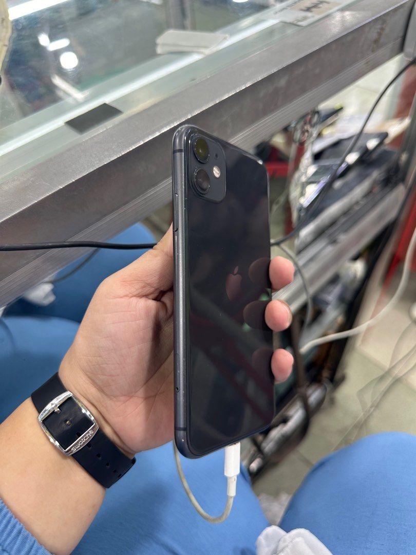 Iphone 11 64gb Good Batt FU (Category: iPhone 11 Series) located in San Juan City. Submitted by javedsgadgetshop (Listing ID 1325781978, Image 3). Description: OPEN FOR INSTALLMENT VIA CREDIT CARD/GGIVES/SPAY/BILLEASE & SWAP/TRADE-IN! BUY AND SELL! Quick Specs : Iphone 11 •64gb •NTC Variant •95% batt health •Factory Unlock •95% Smoothness •No hidden issue | No Repaired •100% Authentic | Not Refurbished •w/ OEM Charger & store warranty ❣️ - serial