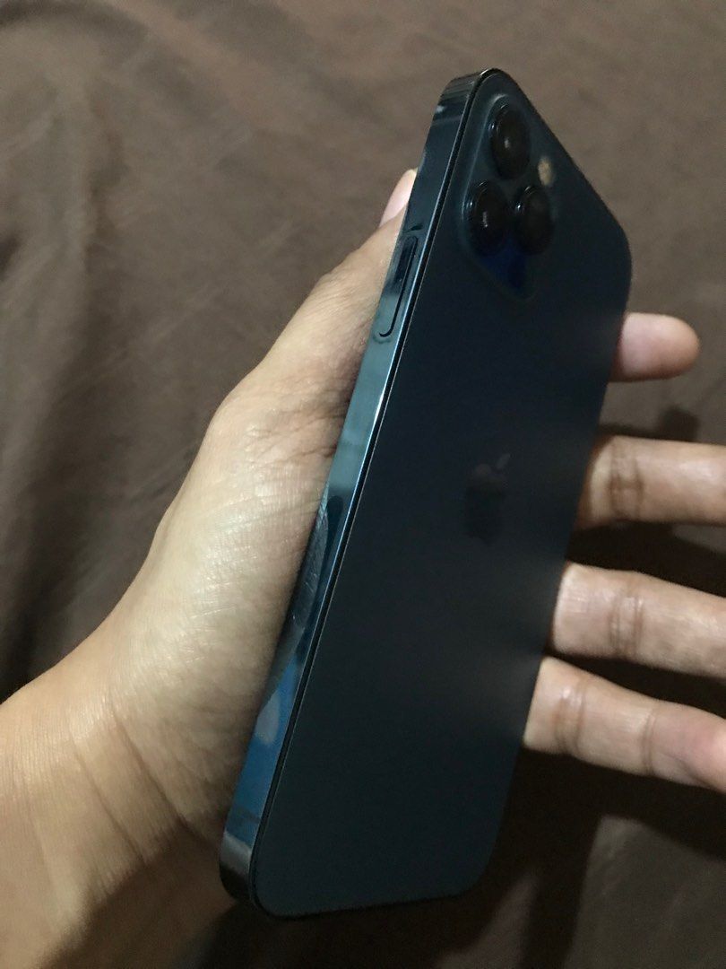 iphone 12 pro 512gb fu (Category: iPhone 12 Series) located in Quezon City. Submitted by eiyesha (Listing ID 1325624907, Image 2). Description: no hidden issue no any history of repairs all working true tone and face id openline all networks see pics to appreciate test to sawa upon meetup .
