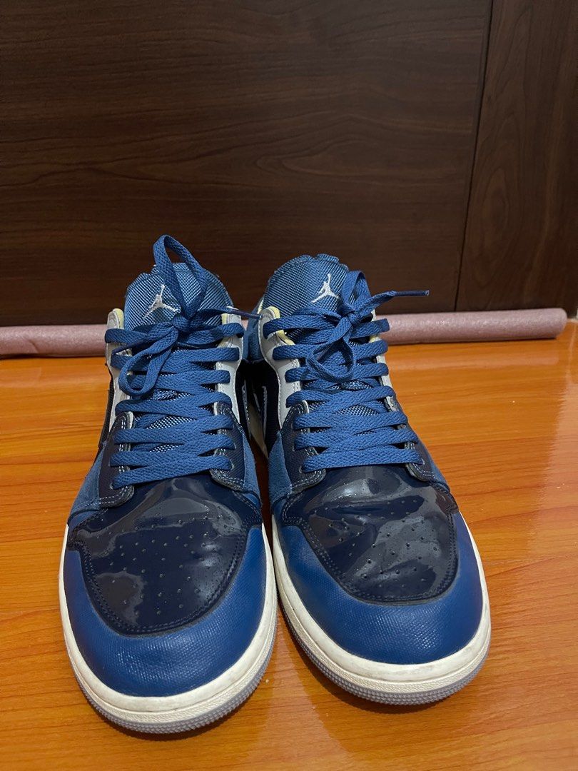 Jordan 1 SE Obsidian (Category: Sneakers) located in Makati City. Submitted by sheeca (Listing ID 1325662189, Image 2). Description: My husband shoes. Barely used. Still in very good condition. Shoes was well kept..