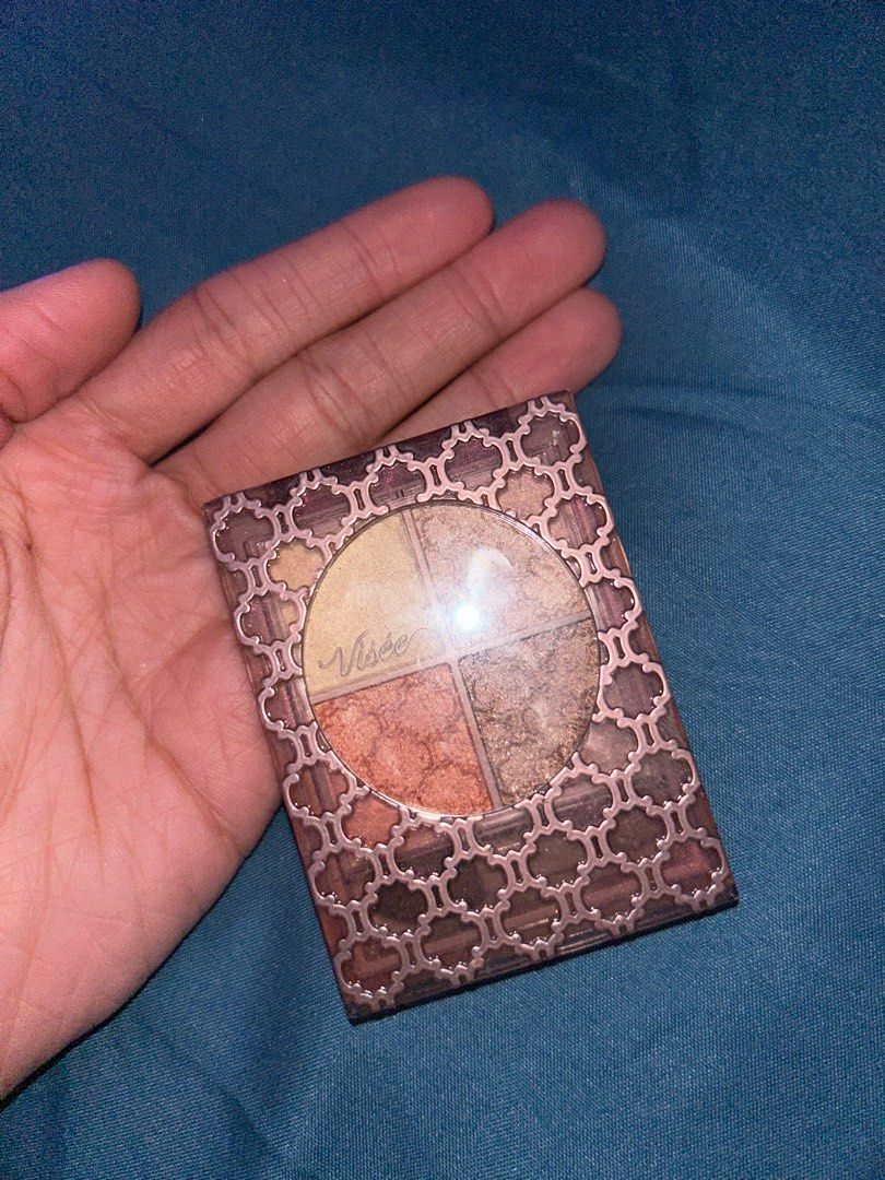 Kose Visee Eyeshadow (Category: Makeup) located in Taguig. Submitted by bottoms.up.diaries (Listing ID 1325731819, Image 2). Description: rfs: decluttering, swatched only.