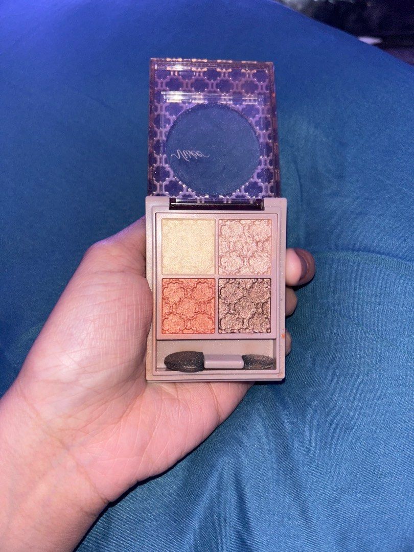 Kose Visee Eyeshadow (Category: Makeup) located in Taguig. Submitted by bottoms.up.diaries (Listing ID 1325731819, Image 1). Description: rfs: decluttering, swatched only.