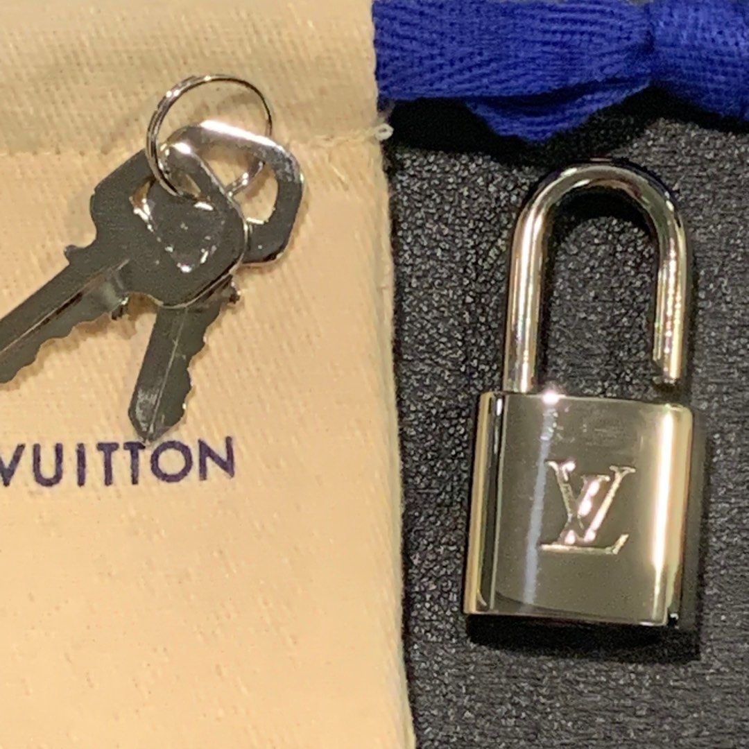 Louis Vuitton Cadenas