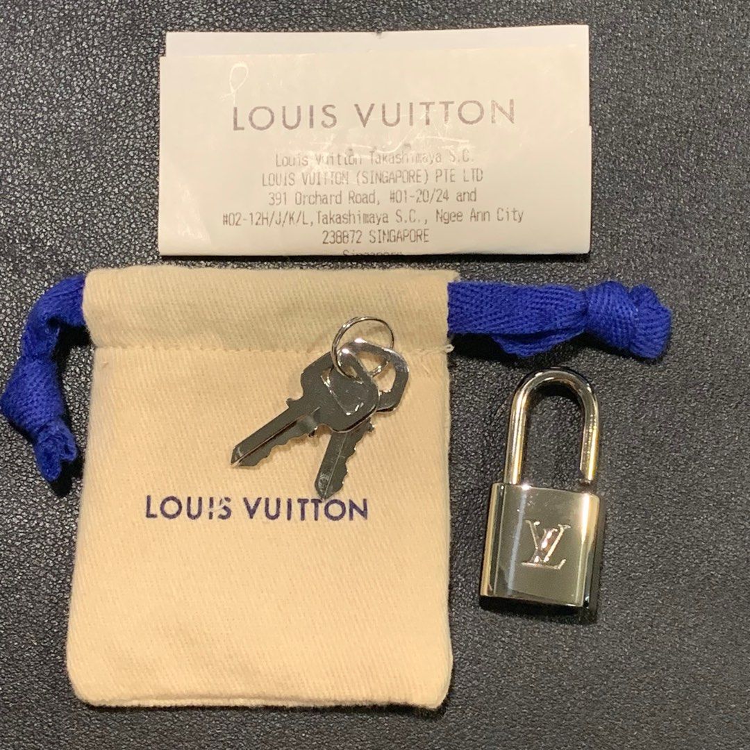 Louis vuitton cadenas store