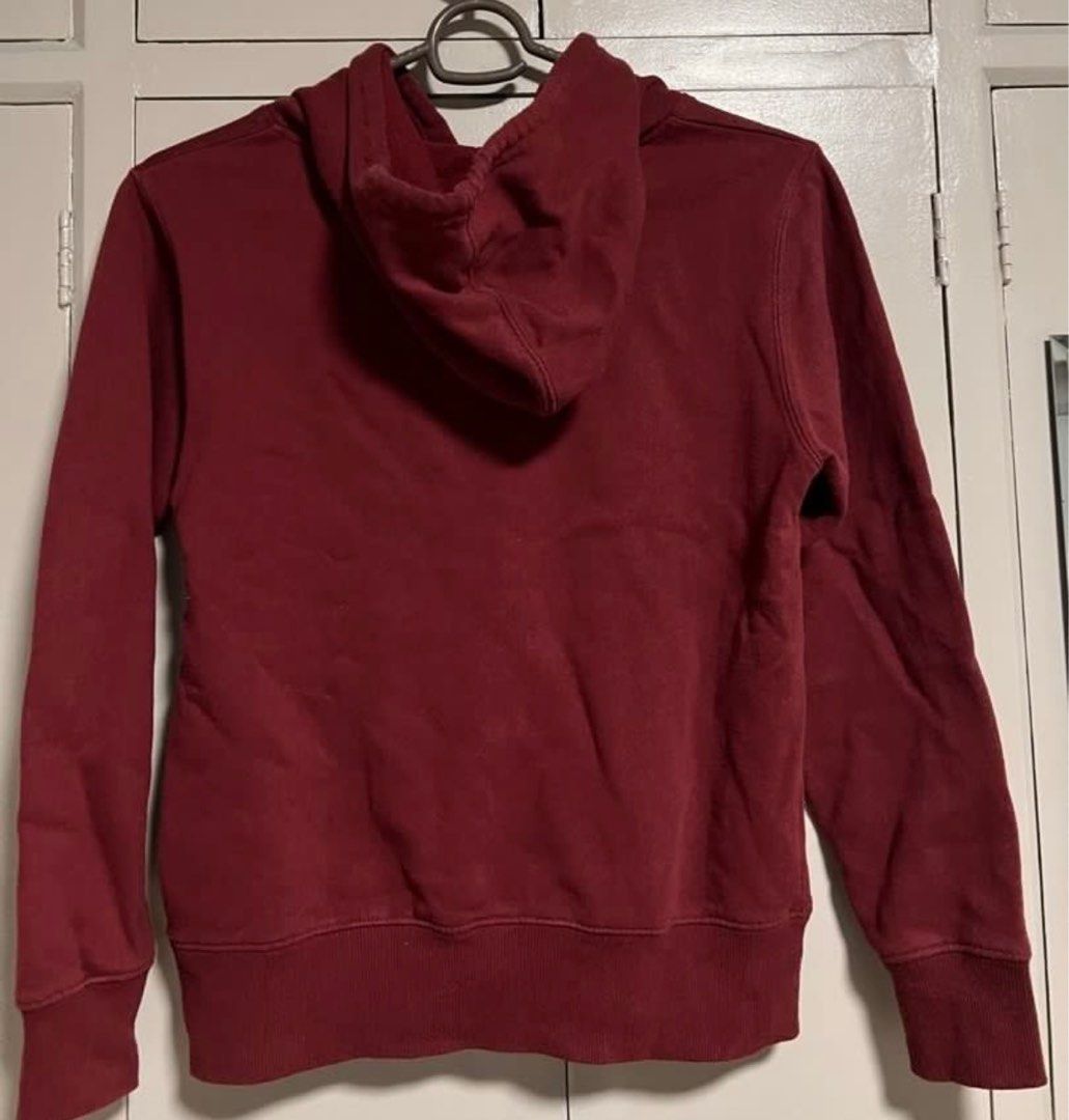 Maroon Training Hoodie Sweatshirt (Category: Coats, Jackets and Outerwear) located in Navotas City. Submitted by rmzrt (Listing ID 1325784194, Image 2). Description: .