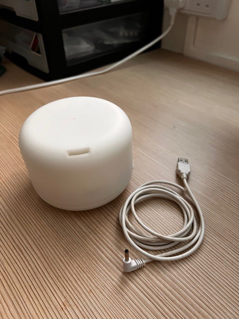 Mini Diffuser (Category: Home Fragrance) located in Singapore. Submitted by brokeplsss (Listing ID 1325626670, Image 2). Description: Length: 11.5cm Height: 8cm very cute size for a diffuser, perfect for bedside or study area 😊.