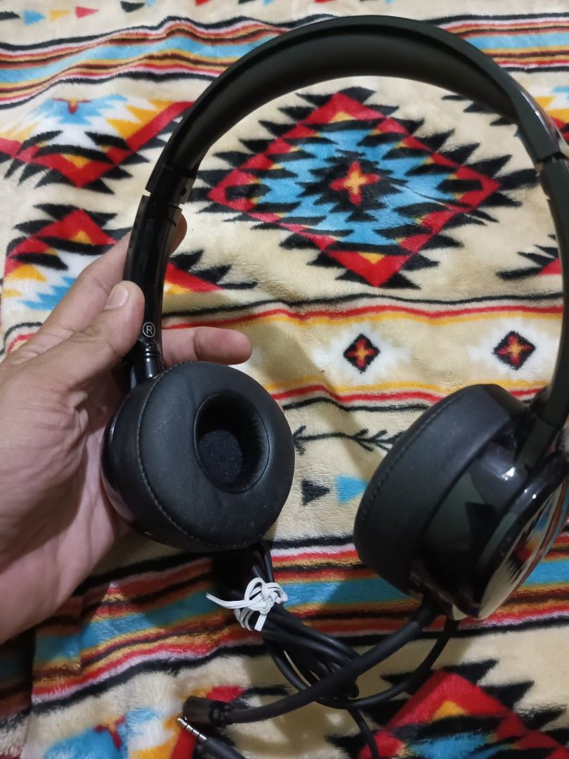 MPow authentic headset (Category: Headphones & Headsets) located in Quezon City. Submitted by markgolveo (Listing ID 1325743730, Image 3). Description: MPow authentic headset tested working surprisingly good audio output good highs and lows good mic input.