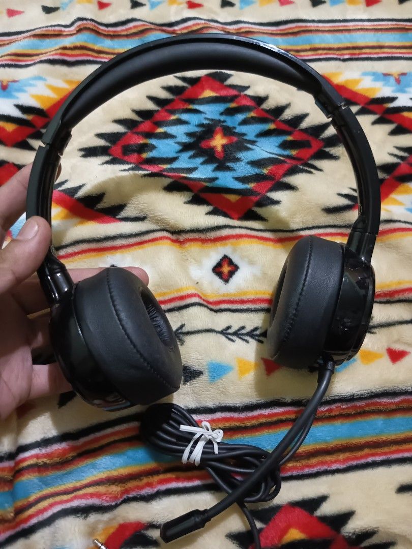 MPow authentic headset (Category: Headphones & Headsets) located in Quezon City. Submitted by markgolveo (Listing ID 1325743730, Image 2). Description: MPow authentic headset tested working surprisingly good audio output good highs and lows good mic input.