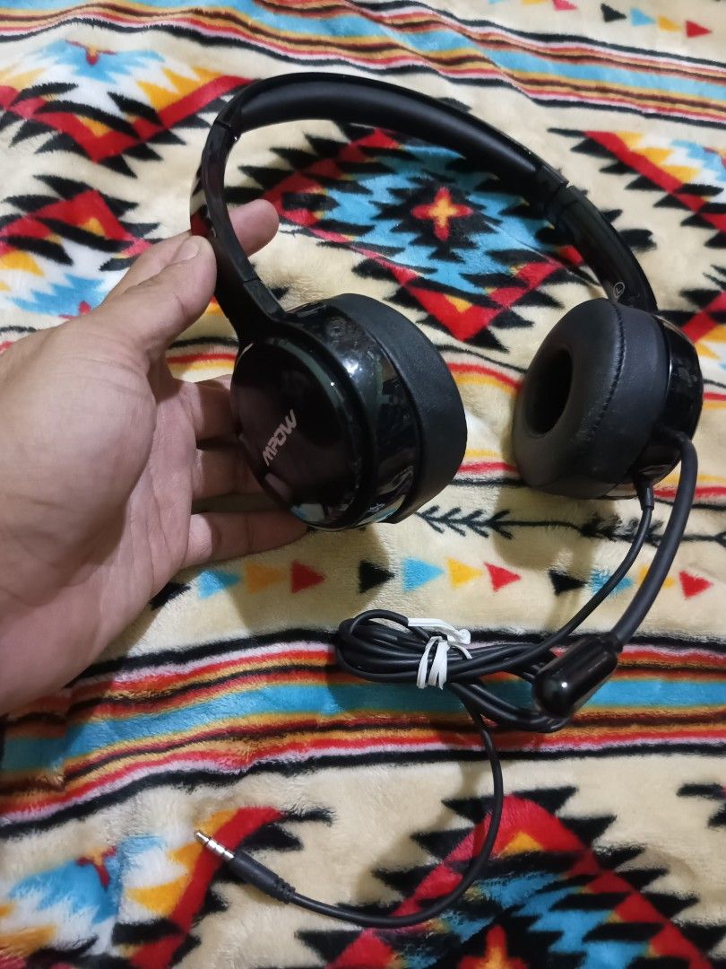 MPow authentic headset (Category: Headphones & Headsets) located in Quezon City. Submitted by markgolveo (Listing ID 1325743730, Image 1). Description: MPow authentic headset tested working surprisingly good audio output good highs and lows good mic input.