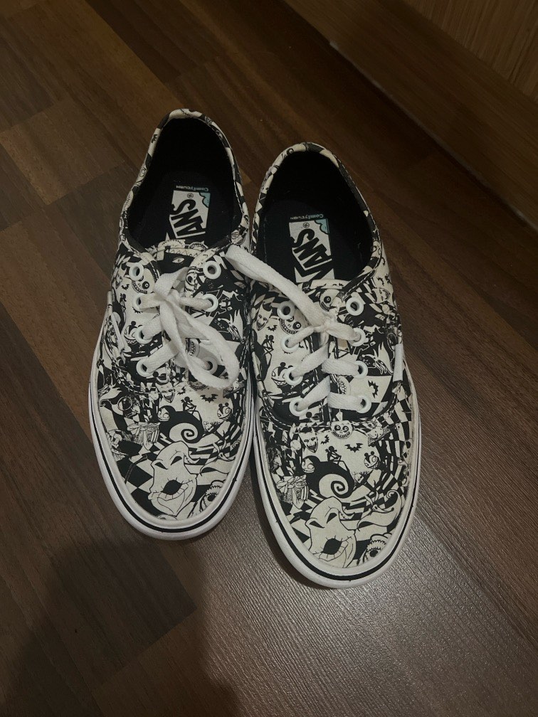 Nigh before Christmas vans