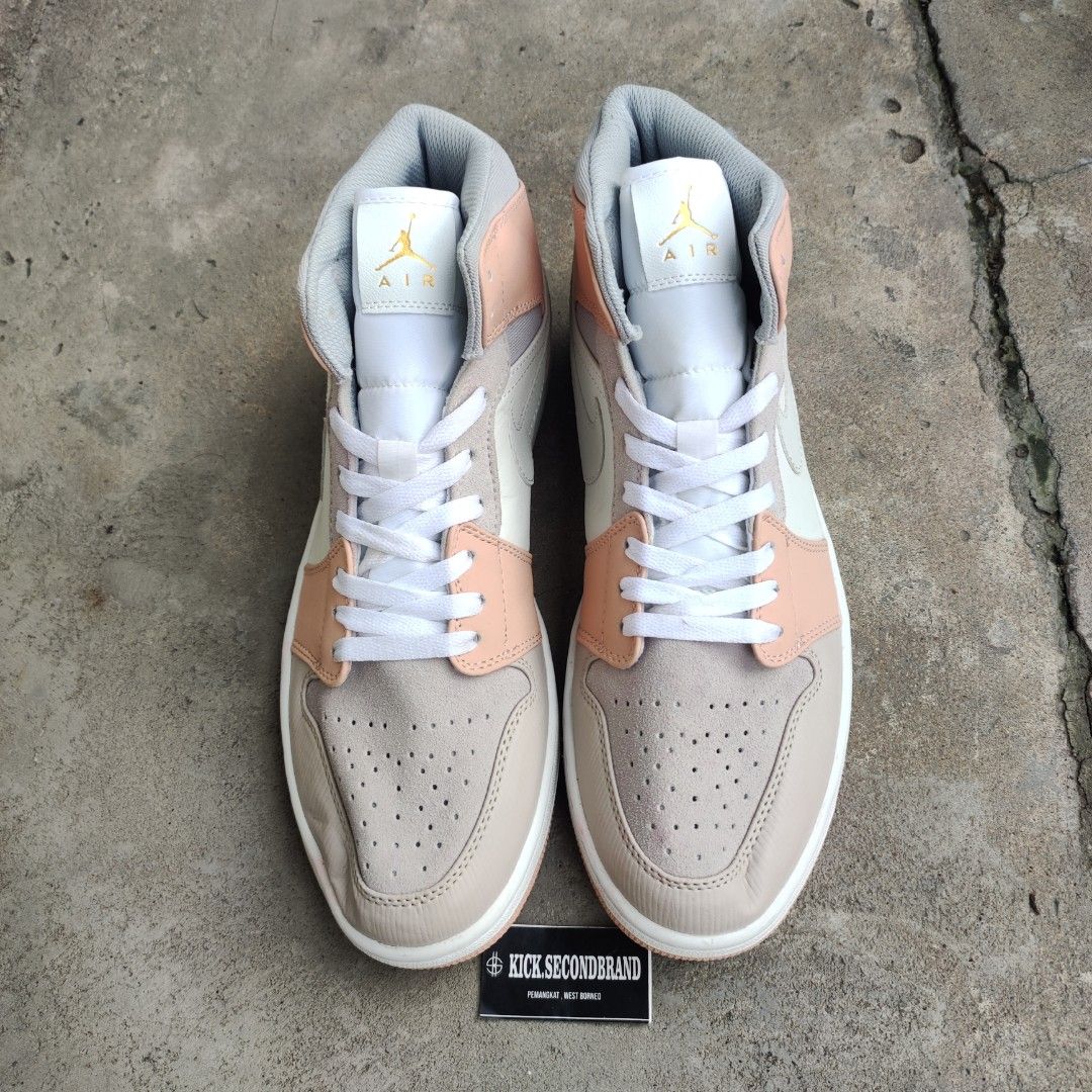 Nike Air Jordan 1 Retro HI, Fesyen Pria, Sepatu , Sneakers di Carousell