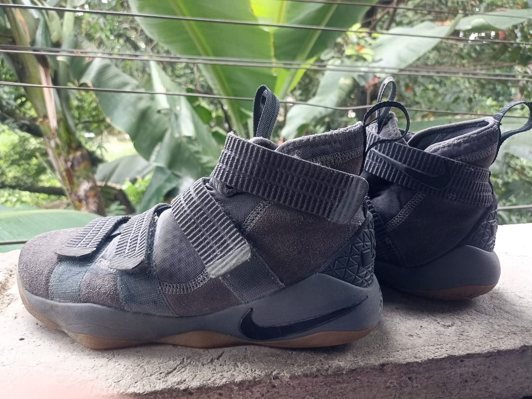 Lebron soldier 11 grey top