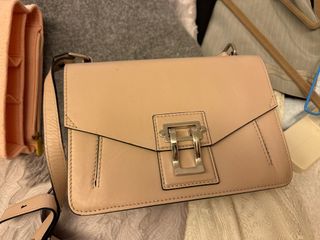 （分類：）位於 。 由 lammingyan 提交（商品編號 1325744254，圖片 1）。簡介： 。