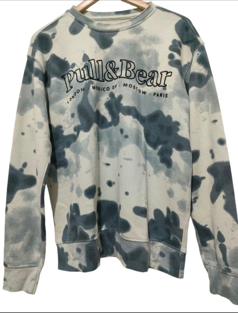 Pull Bear Sweater Army Fesyen Pria Pakaian Atasan di Carousell