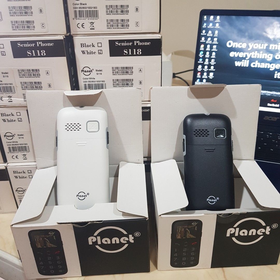 Senior Phone 2g Dual Sim (Category: Early Generation Mobile Phones) located in Caloocan City. Submitted by storediscount (Listing ID 1325627032, Image 2). Description: brand new senior phone 2g with flashlight, Radio , SOS capability box open to check black and white available color.
