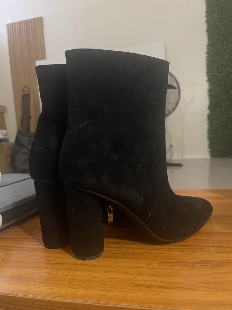 Suede Boots Booties Ankle High 3 1/2in Heels (Category: Boots) located in Iloilo. Submitted by gloomanomaly (Listing ID 1325717680, Image 3). Description: Price: 200 + shipping Size: 39 Details: - Pointed Boots - Ankle High - Suede Inside and Out (No peeling) - 3 1/2in Heel - Used Once - Can come with box but might add to sf Flaw (4th Pic): Outsole is chipped a little. RFS: Bought to try but these heels don’t suit my style 😭 Shipping: JnT/Grab(L