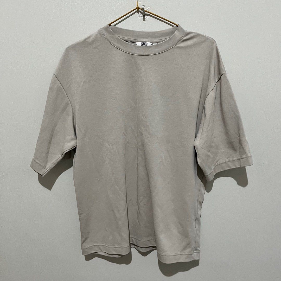 Uniqlo Oversized Gray Shirt (Category: Tshirts & Polo Shirts ) located in Manila. Submitted by 2jmails (Listing ID 1325756421, Image 1). Description: bought in US worn once medium-large.