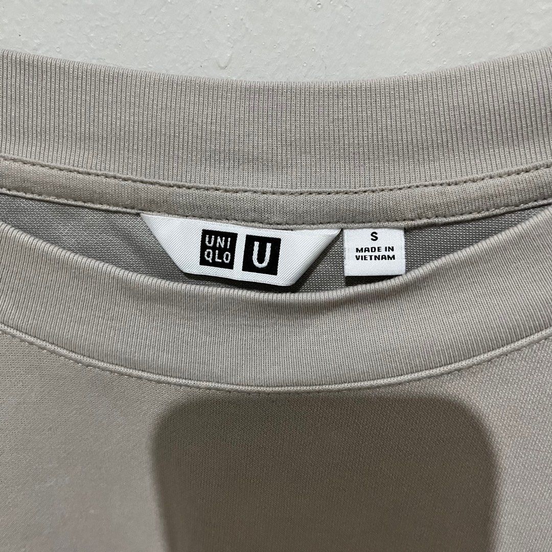 Uniqlo Oversized Gray Shirt (Category: Tshirts & Polo Shirts ) located in Manila. Submitted by 2jmails (Listing ID 1325756421, Image 2). Description: bought in US worn once medium-large.