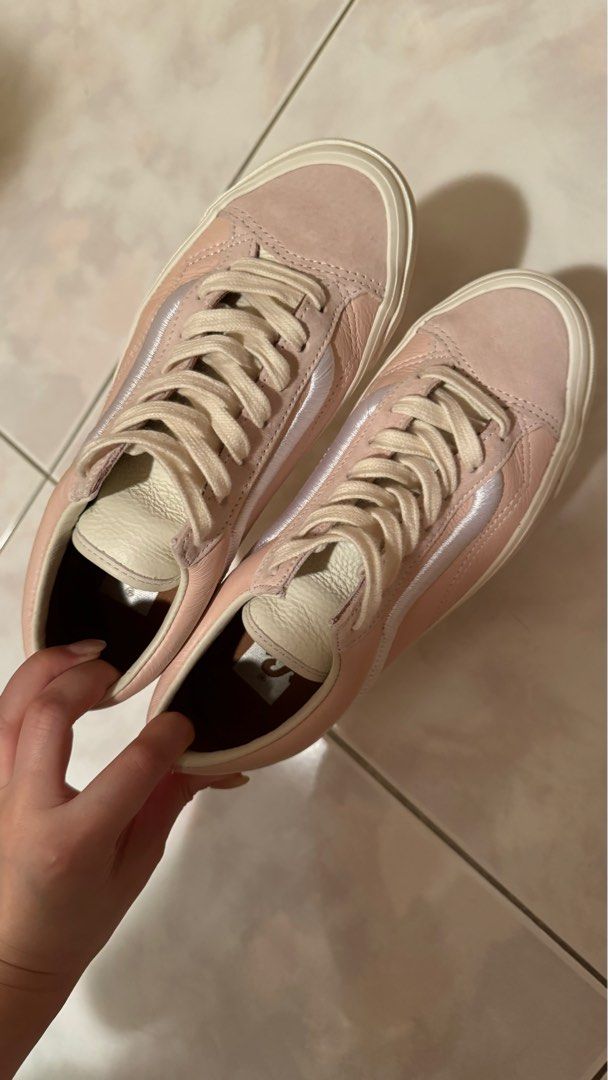 Vans style 36 - size 37 wore once only 冇盒另有灰色, 女裝, 鞋, 波 