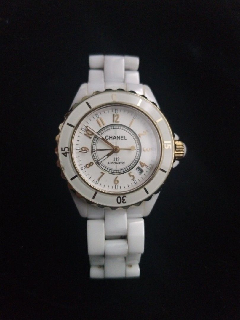 Vintage watch Chanel J12 (Category: Luxury Watches) located in San Jose. Submitted by cheapest_thrill_closet (Listing ID 1325686851, Image 2). Description: ceramic and metal. it has a small dents. (please see pictures for reference) measurements: on wrist can fit 6.5 inches.