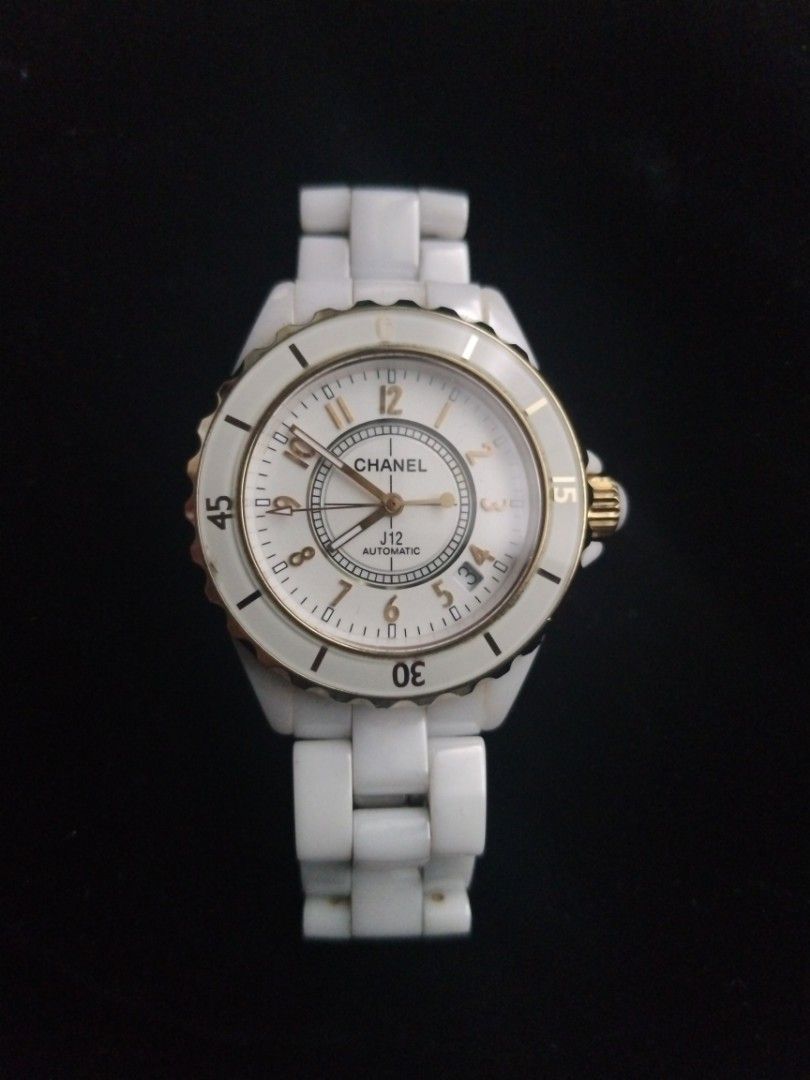 Vintage watch Chanel J12 (Category: Luxury Watches) located in San Jose. Submitted by cheapest_thrill_closet (Listing ID 1325686851, Image 1). Description: ceramic and metal. it has a small dents. (please see pictures for reference) measurements: on wrist can fit 6.5 inches.
