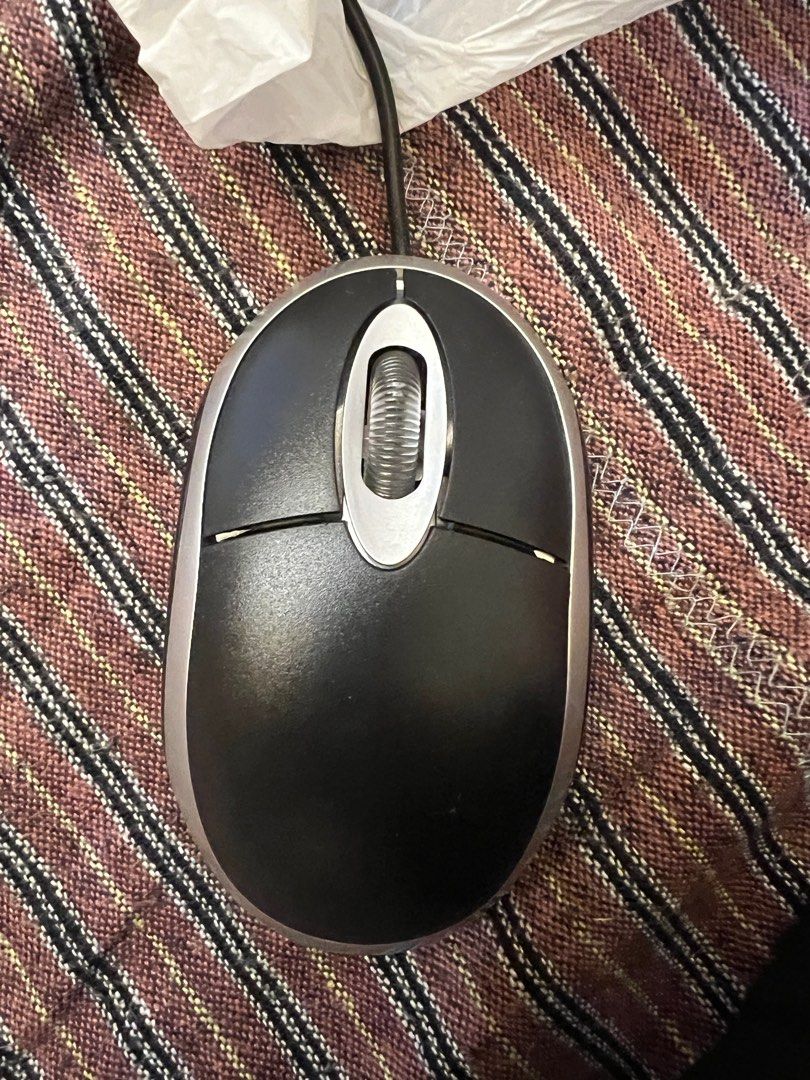 Wired Mouse (Category: Mouse & Mousepads) located in Kajang. Submitted by char.llene (Listing ID 1325753119, Image 1). Description: .