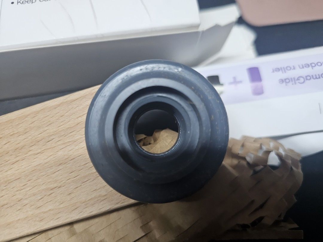 Young living Aroma Roller (Category: Massage Devices) located in Valenzuela. Submitted by scarletangel35 (Listing ID 1325664241, Image 3). Description: brand new with slight tear on the box.