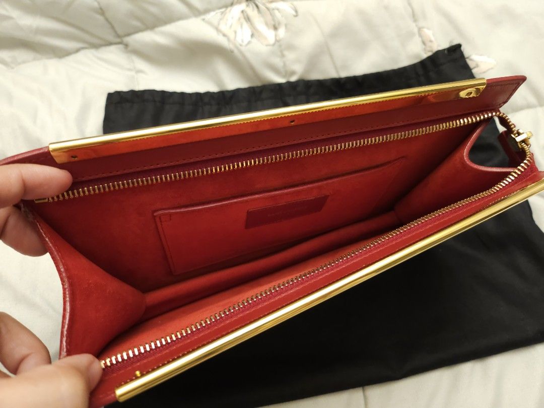 YSL Clutch (Category: Luxury Bags & Wallets) located in Manila. Submitted by aniladz (Listing ID 1325773722, Image 3). Description: RFS: not using anymore.