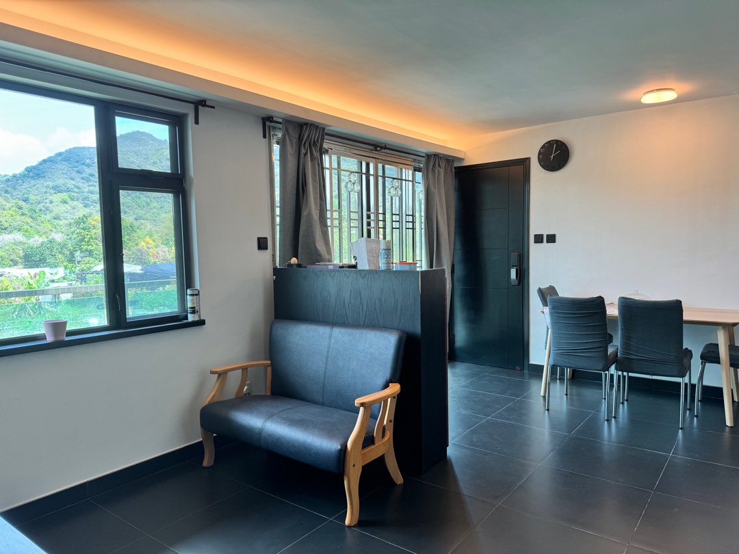 No commission, urgent sale! Mid-level village house with 3 rooms and parking space (negotiable) next to Lung Shan Tunnel634389613063691115