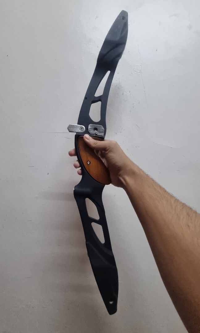 Archery Samick Athelte Riser 25Inch RH, Sports Equipment, Other Sports